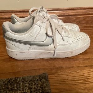 Women’s Nike Court low size 7.5